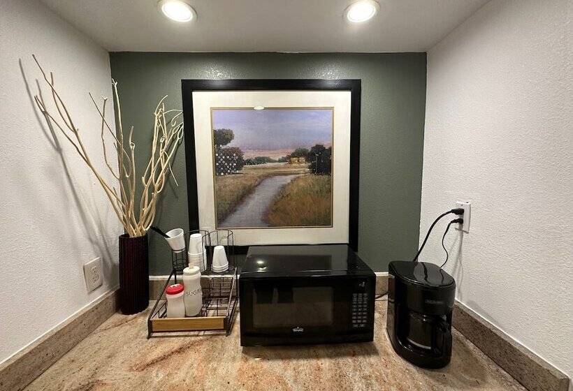 汽车旅馆  Desert Sands Inn & Suites