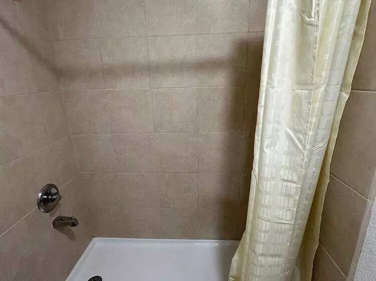 مُتل Desert Sands Inn & Suites