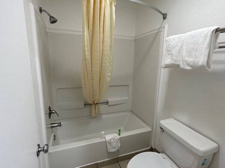 모텔 Desert Sands Inn & Suites