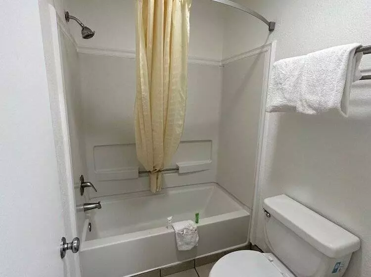 مُتل Desert Sands Inn & Suites
