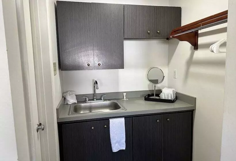 مُتل Desert Sands Inn & Suites