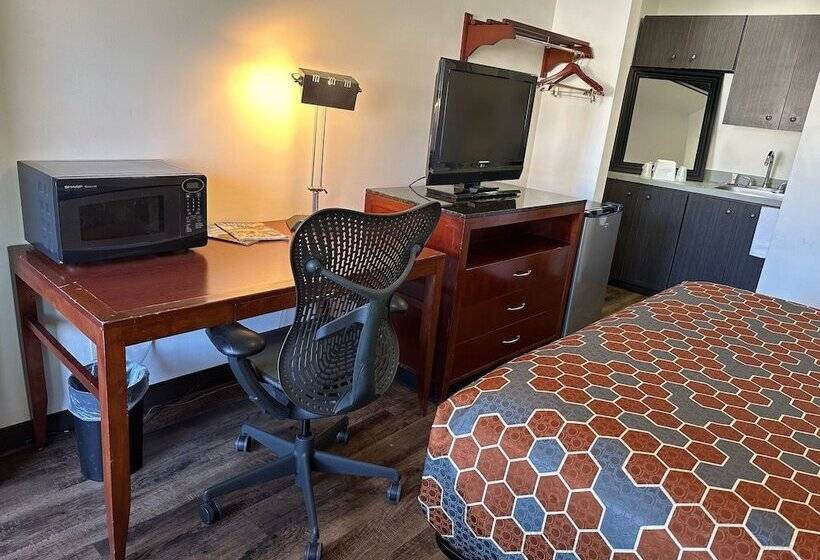 汽车旅馆  Desert Sands Inn & Suites