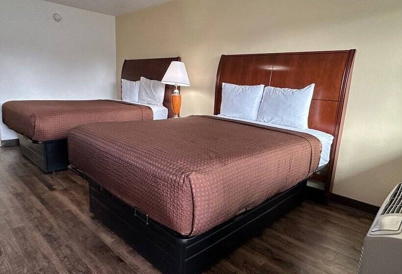 모텔 Desert Sands Inn & Suites