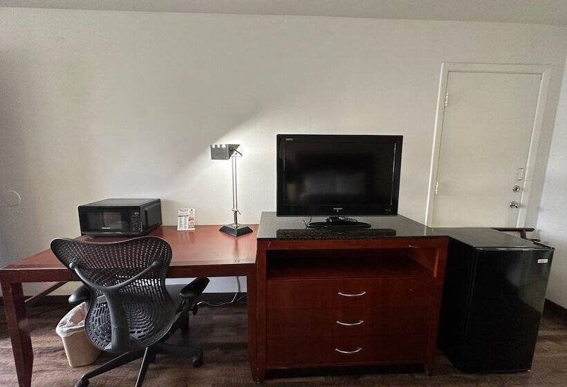 汽车旅馆  Desert Sands Inn & Suites