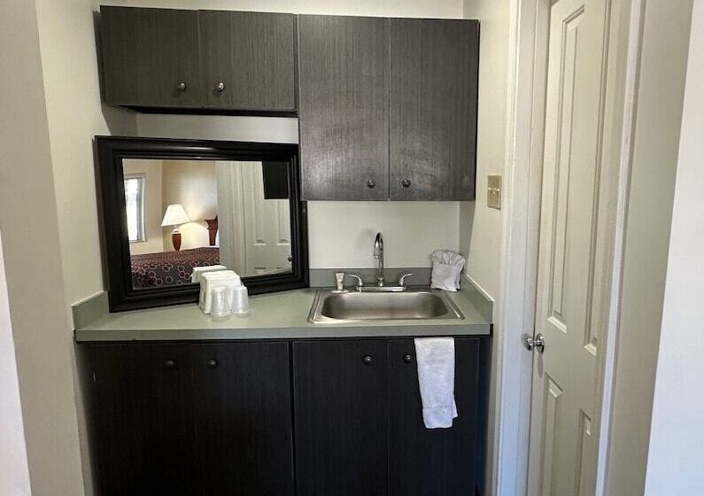 汽车旅馆  Desert Sands Inn & Suites