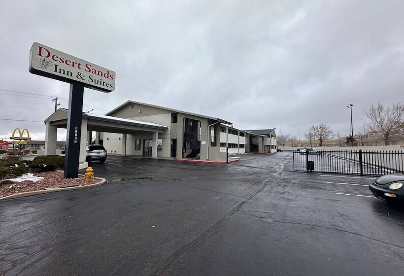 모텔 Desert Sands Inn & Suites