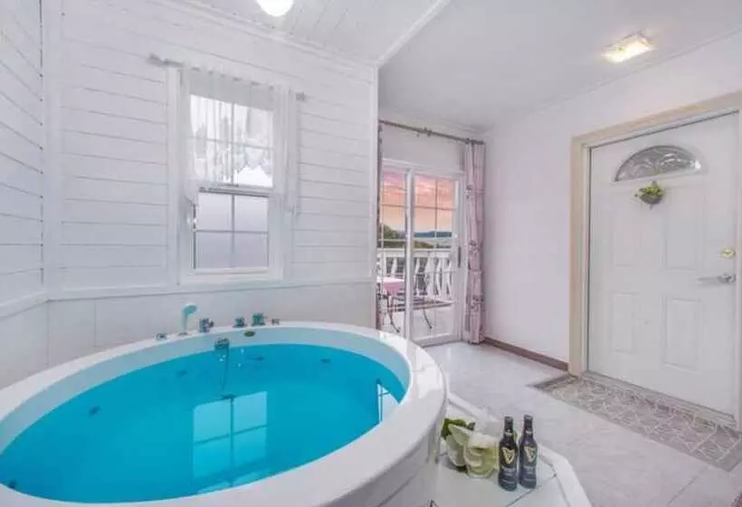 Seonjaedo Secret Spa Pension