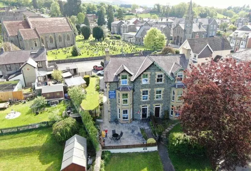 تختخواب و صبحانه Bronwye Guest House