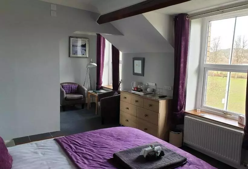 تختخواب و صبحانه Bronwye Guest House