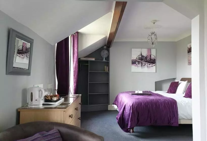 تختخواب و صبحانه Bronwye Guest House