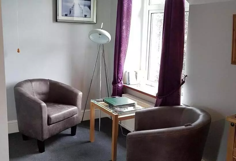 تختخواب و صبحانه Bronwye Guest House