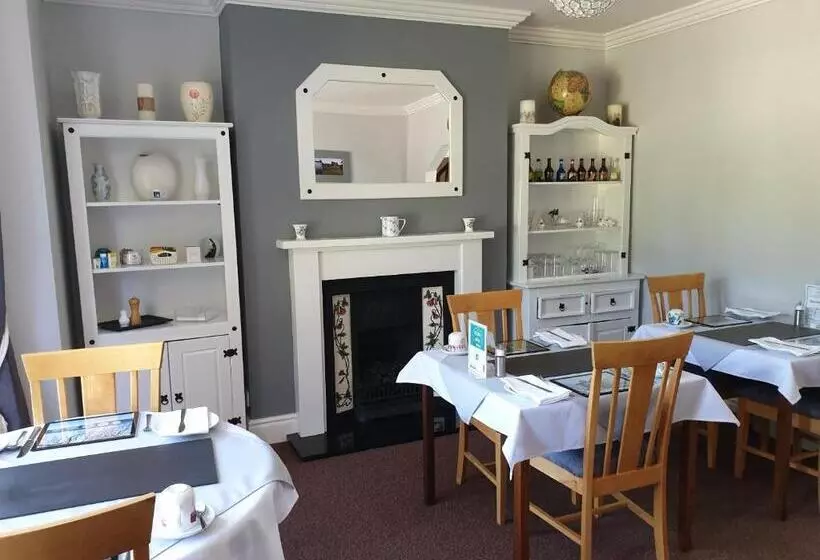 تختخواب و صبحانه Bronwye Guest House