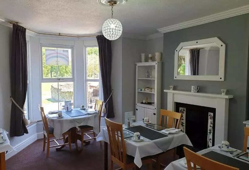 تختخواب و صبحانه Bronwye Guest House