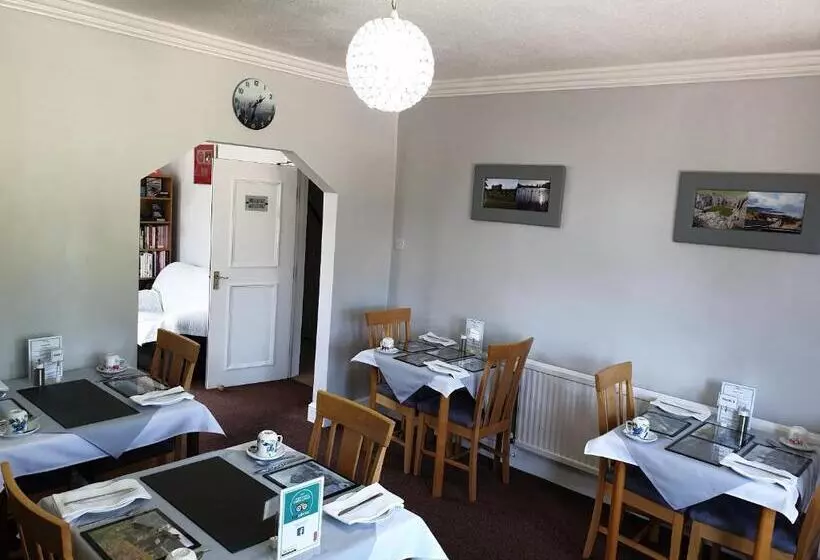 تختخواب و صبحانه Bronwye Guest House