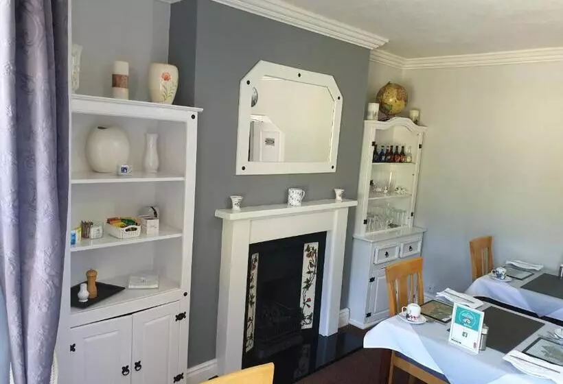 تختخواب و صبحانه Bronwye Guest House