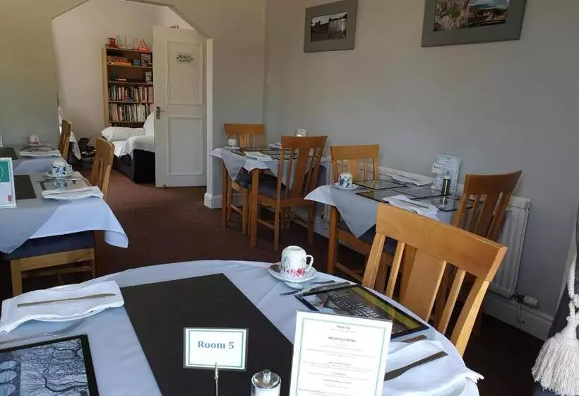 تختخواب و صبحانه Bronwye Guest House