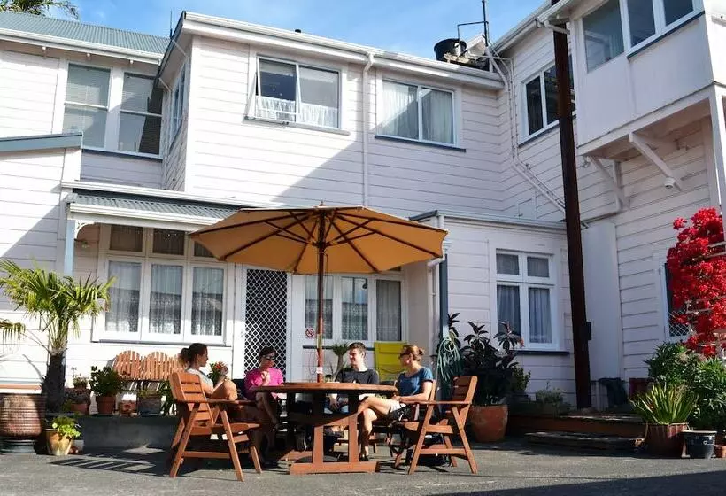 Braemar House B&b And Yha Hostel