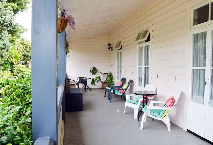 Braemar House B&b And Yha Hostel