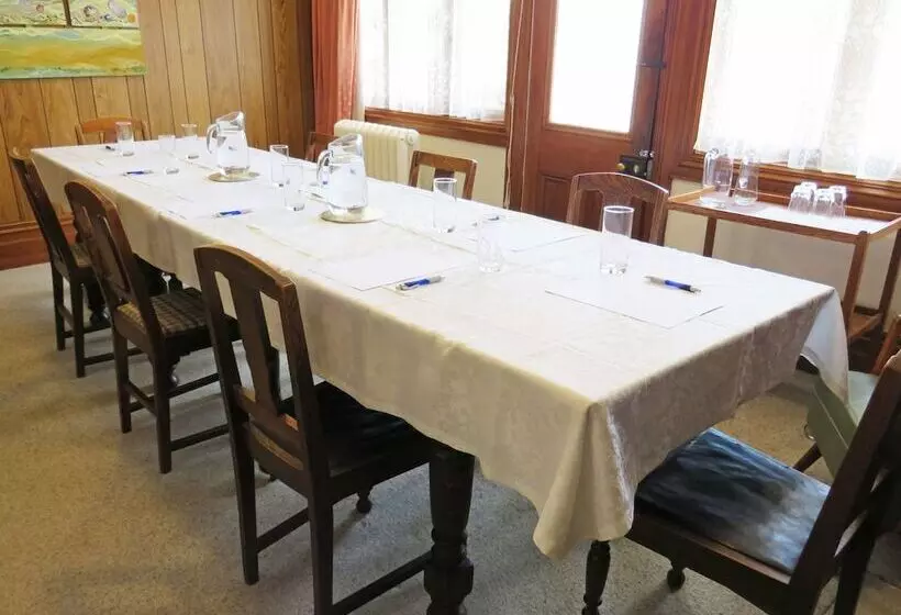 Braemar House B&b And Yha Hostel