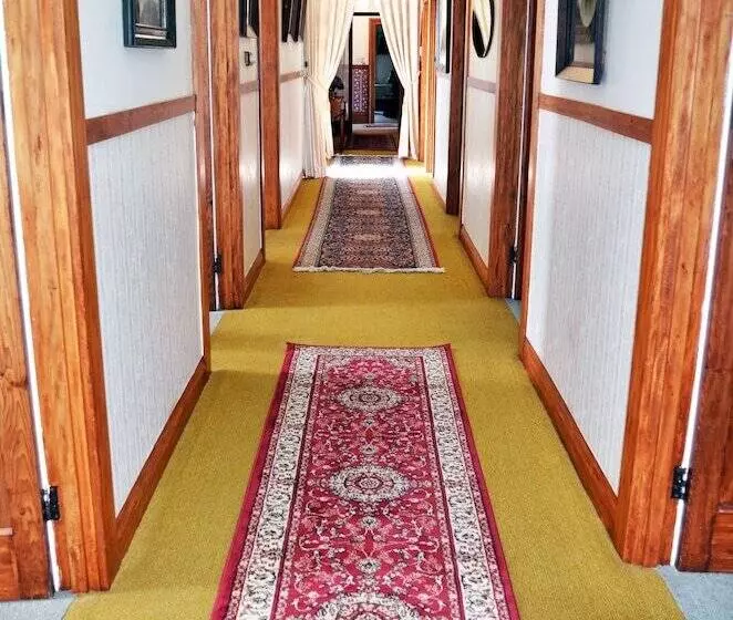 Braemar House B&b And Yha Hostel