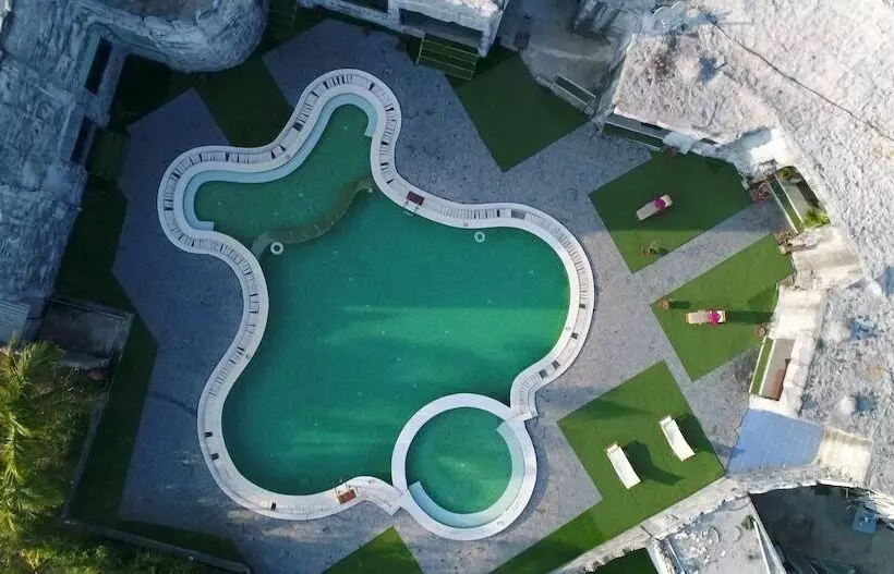 Отель Brys Caves