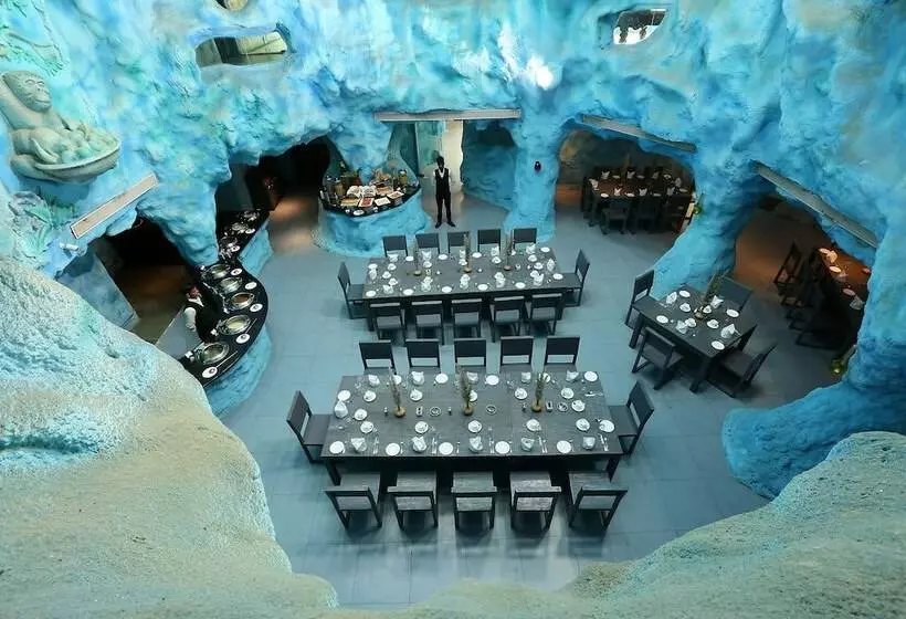 Отель Brys Caves