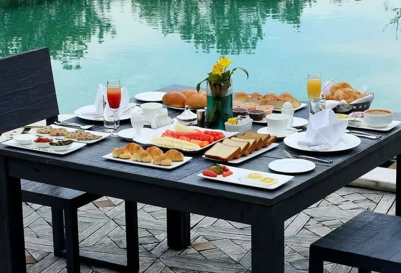 Отель Brys Caves