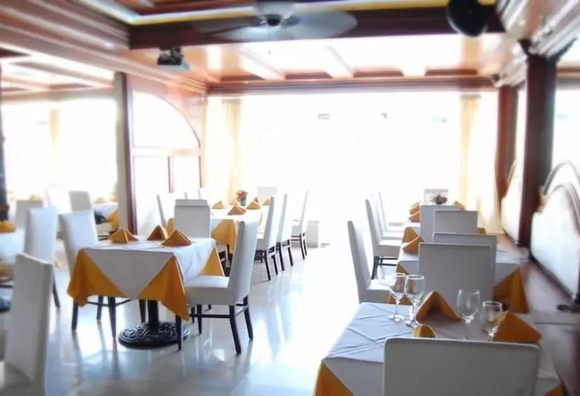 هتل Century Plaza