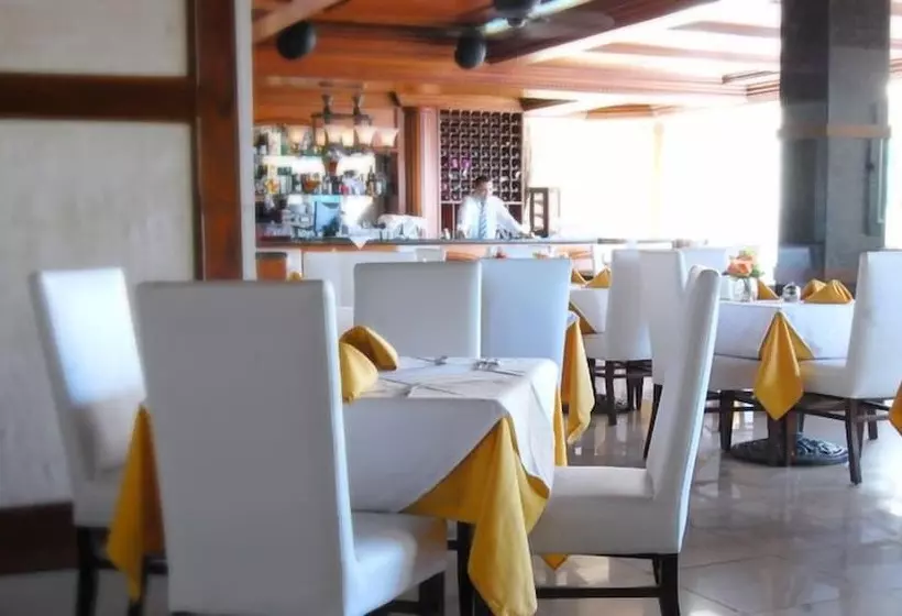 هتل Century Plaza