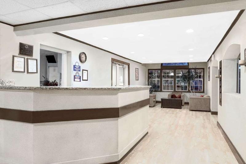 ホテル Days Inn and Suites Sugar Land Stafford