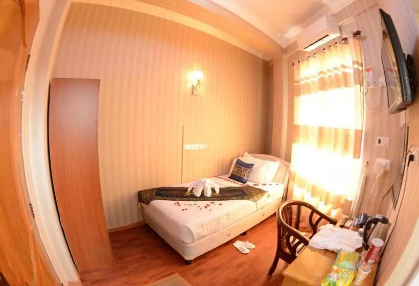 هتل Royal Naung Yoe