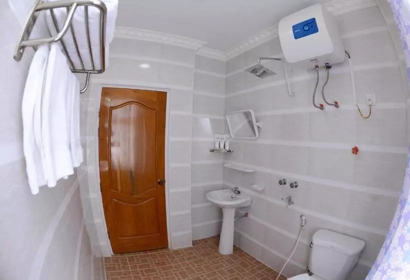 هتل Royal Naung Yoe