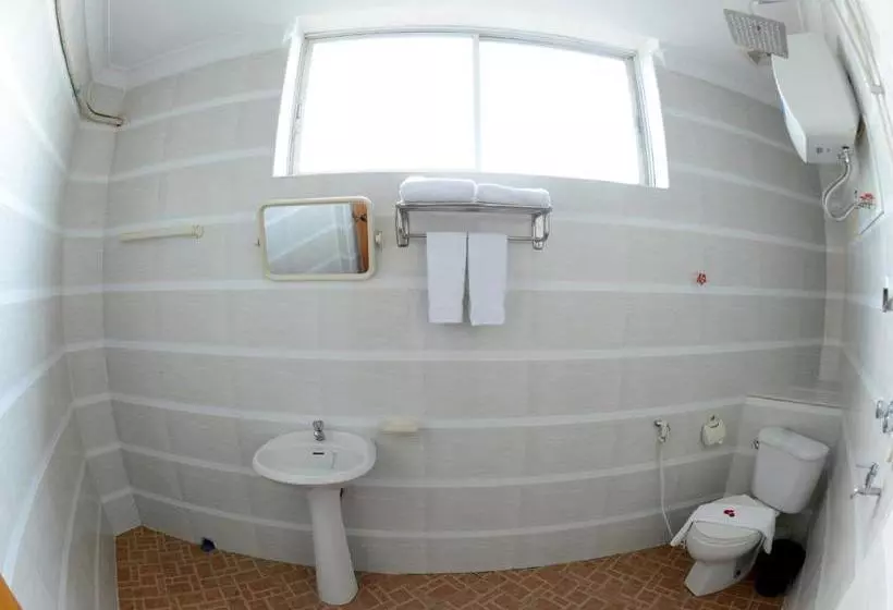 هتل Royal Naung Yoe