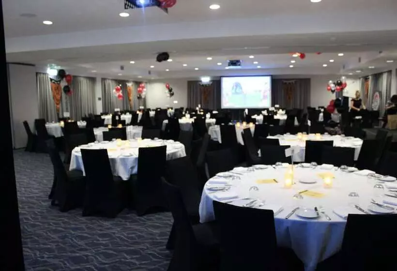 Отель Rydges Palmerston  Darwin