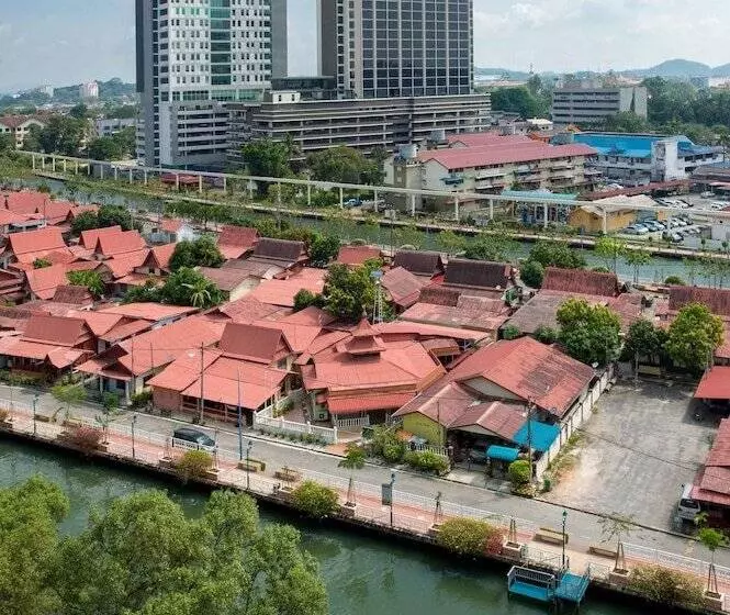 Hotel The Pines Melaka