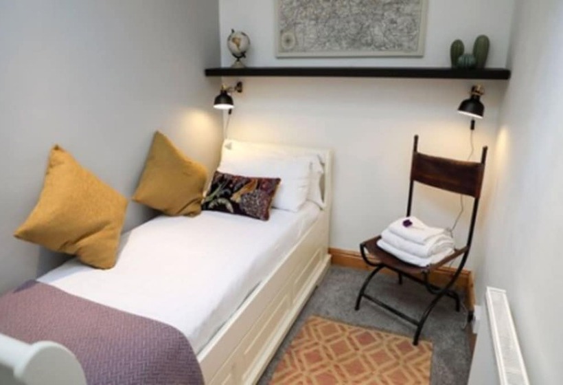 פנסיון Woodleys Farmhouse