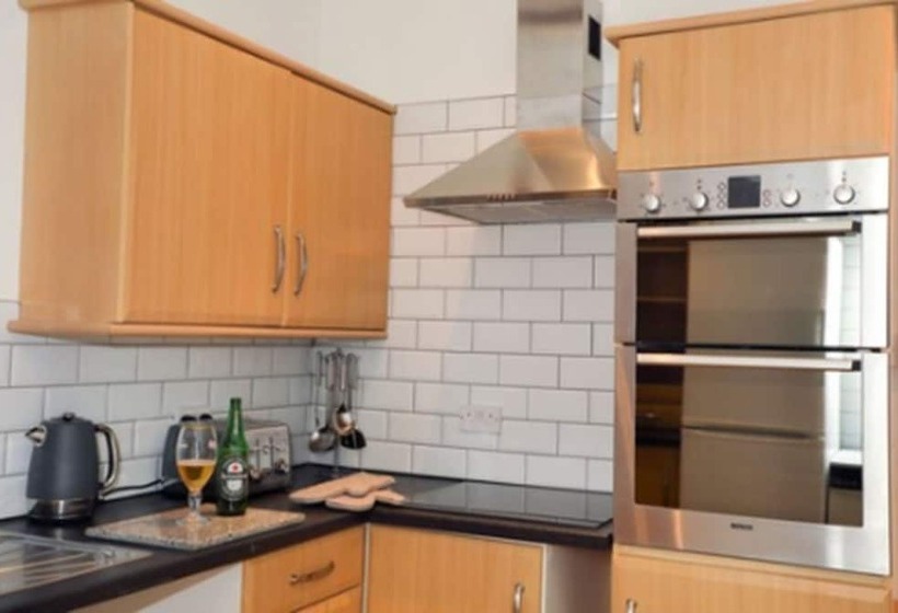 פנסיון Woodleys Farmhouse