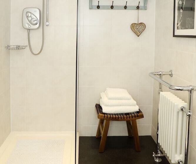 פנסיון Woodleys Farmhouse