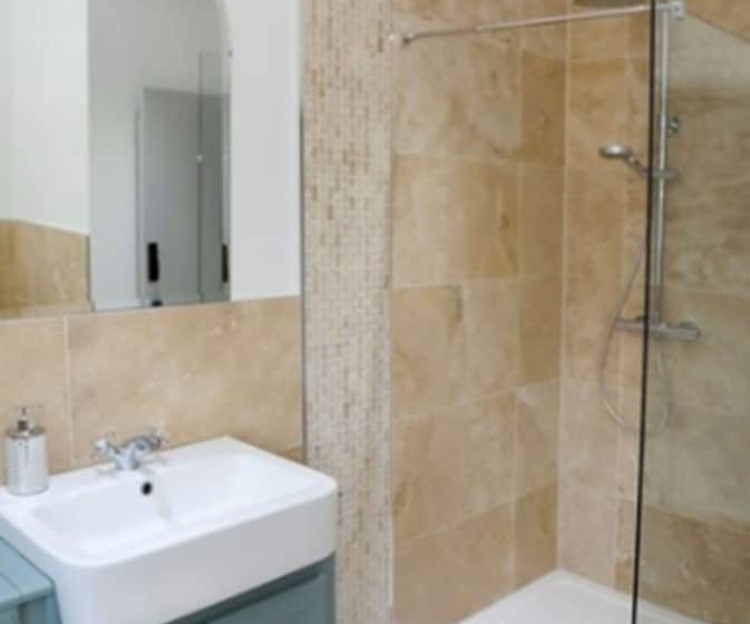 פנסיון Woodleys Farmhouse