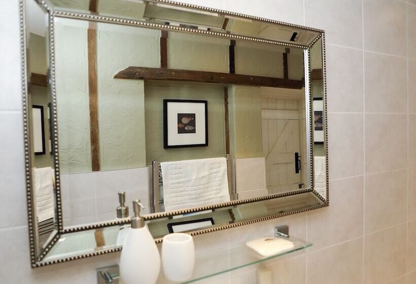 פנסיון Woodleys Farmhouse