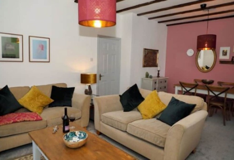 פנסיון Woodleys Farmhouse