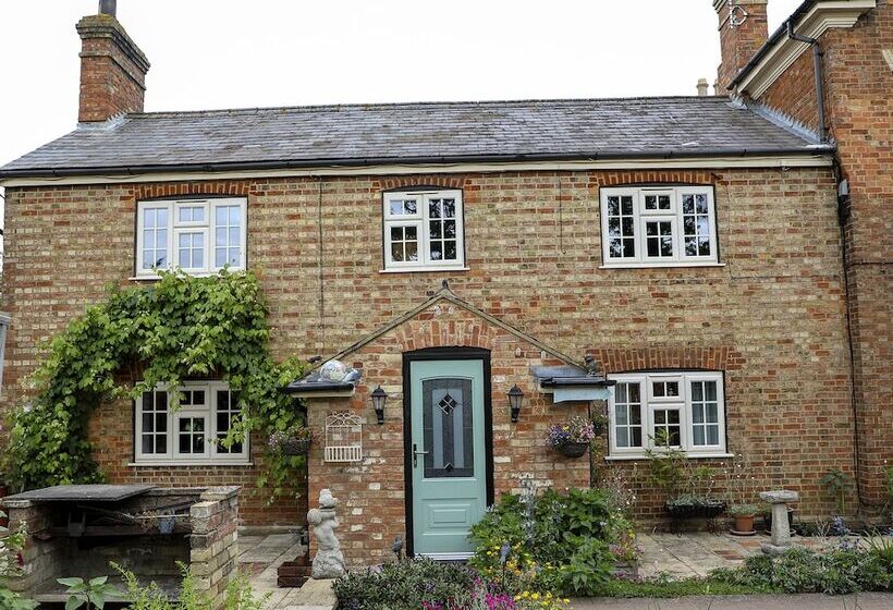 פנסיון Woodleys Farmhouse