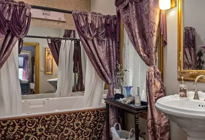 The 1883 Peabody House Bed & Breakfast