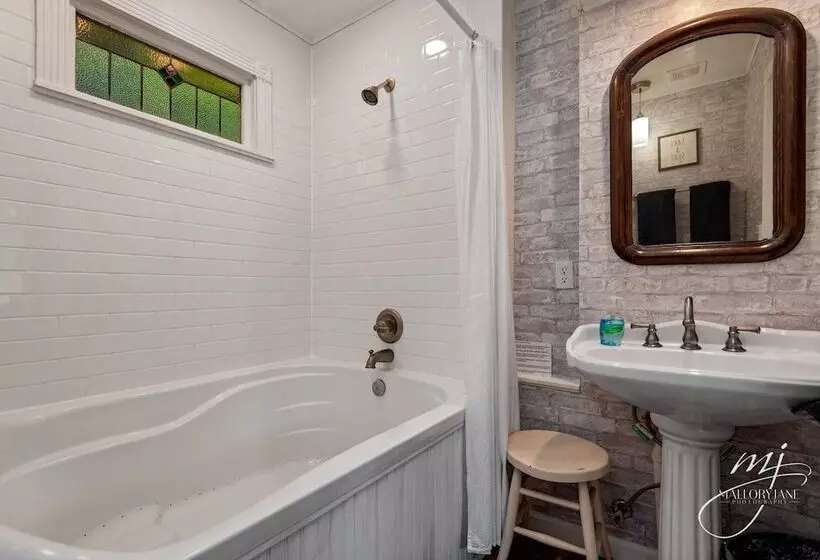 The 1883 Peabody House Bed & Breakfast