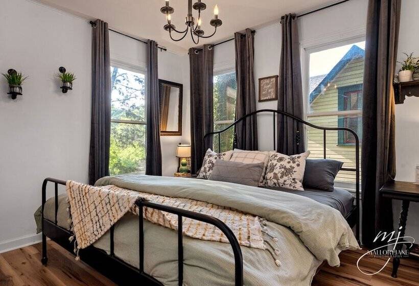 The 1883 Peabody House Bed & Breakfast