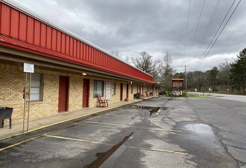 Budget Friendly Queen Studio With Full Kitchen, Two Queen Beds And Sleeper Sofa By Redawning