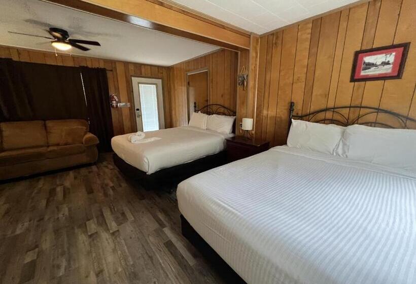 Budget Friendly Queen Studio With Full Kitchen, Two Queen Beds And Sleeper Sofa By Redawning