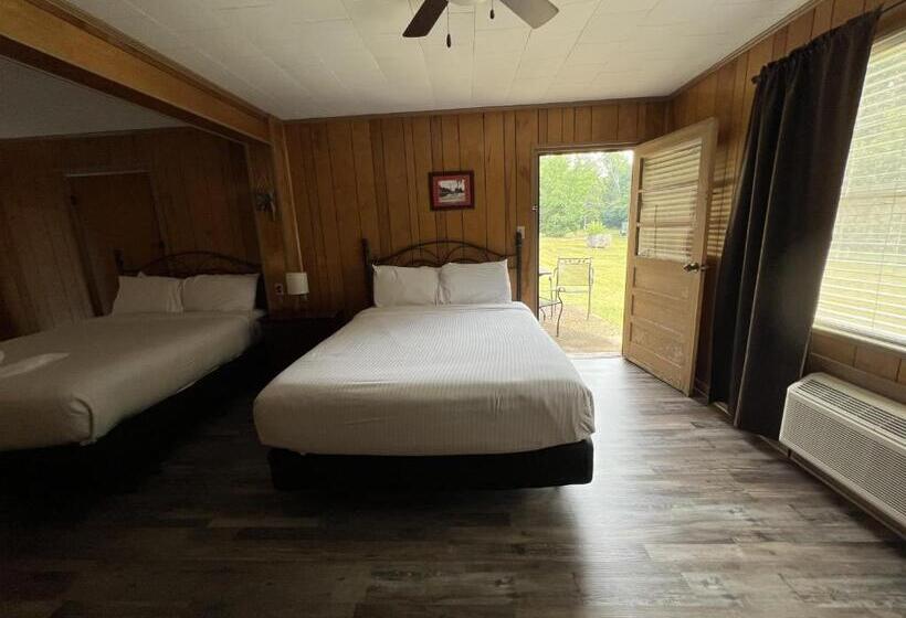 Budget Friendly Queen Studio With Full Kitchen, Two Queen Beds And Sleeper Sofa By Redawning