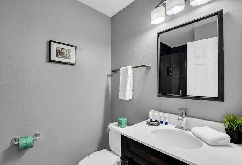 Colorful Harm Home, W/ Game Room And Cozy Pool Area