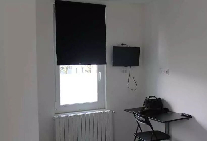 Hotelli Hôtel Et Restaurant De La Gare Torigny Les Villes